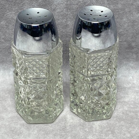 Vintage Wexford Pressed Glass Salt & Pepper Shakers With Chrome Plastic Tops - Picture 10 of 12